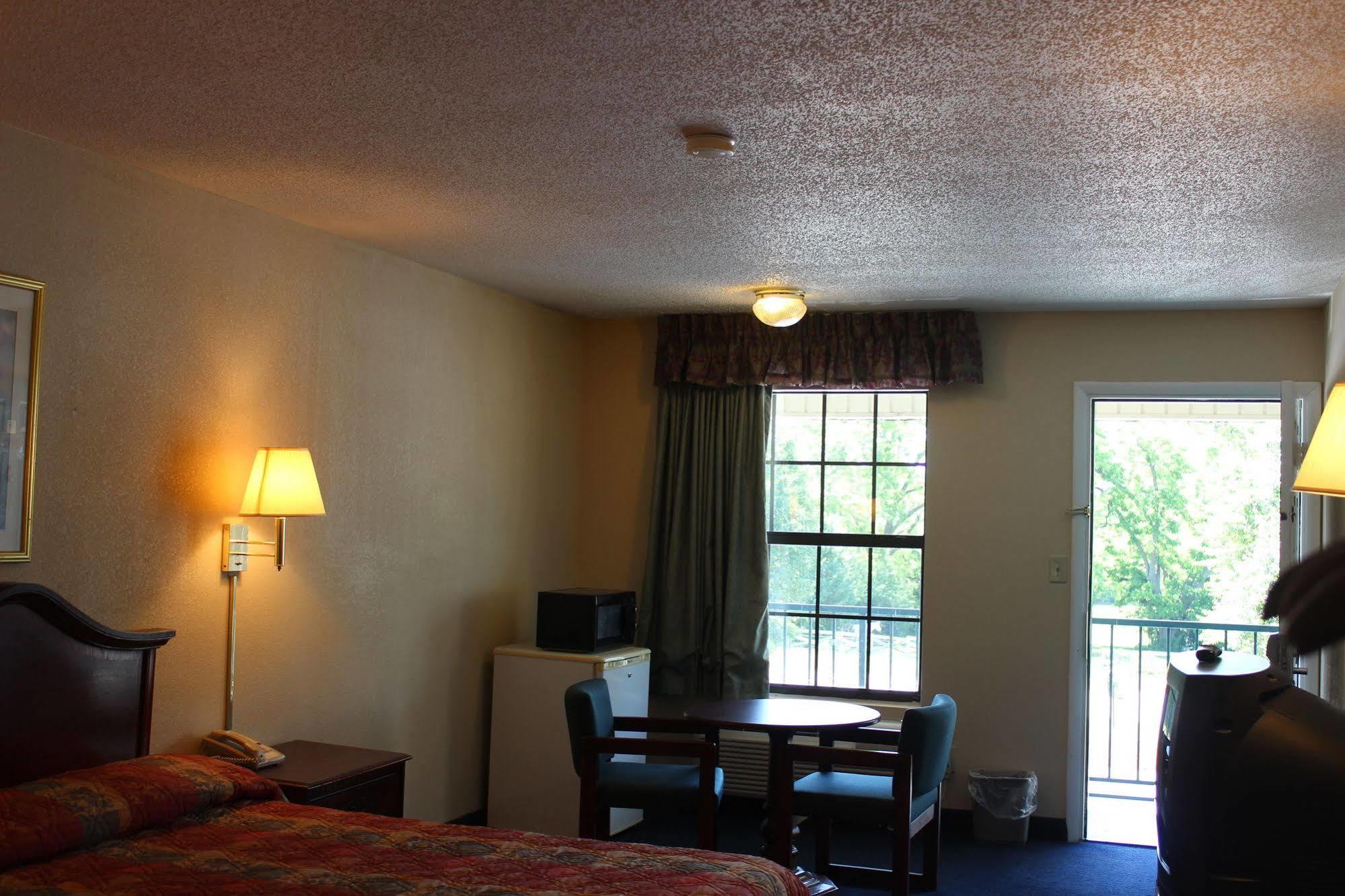 Deer Acres Inn Монро Экстерьер фото